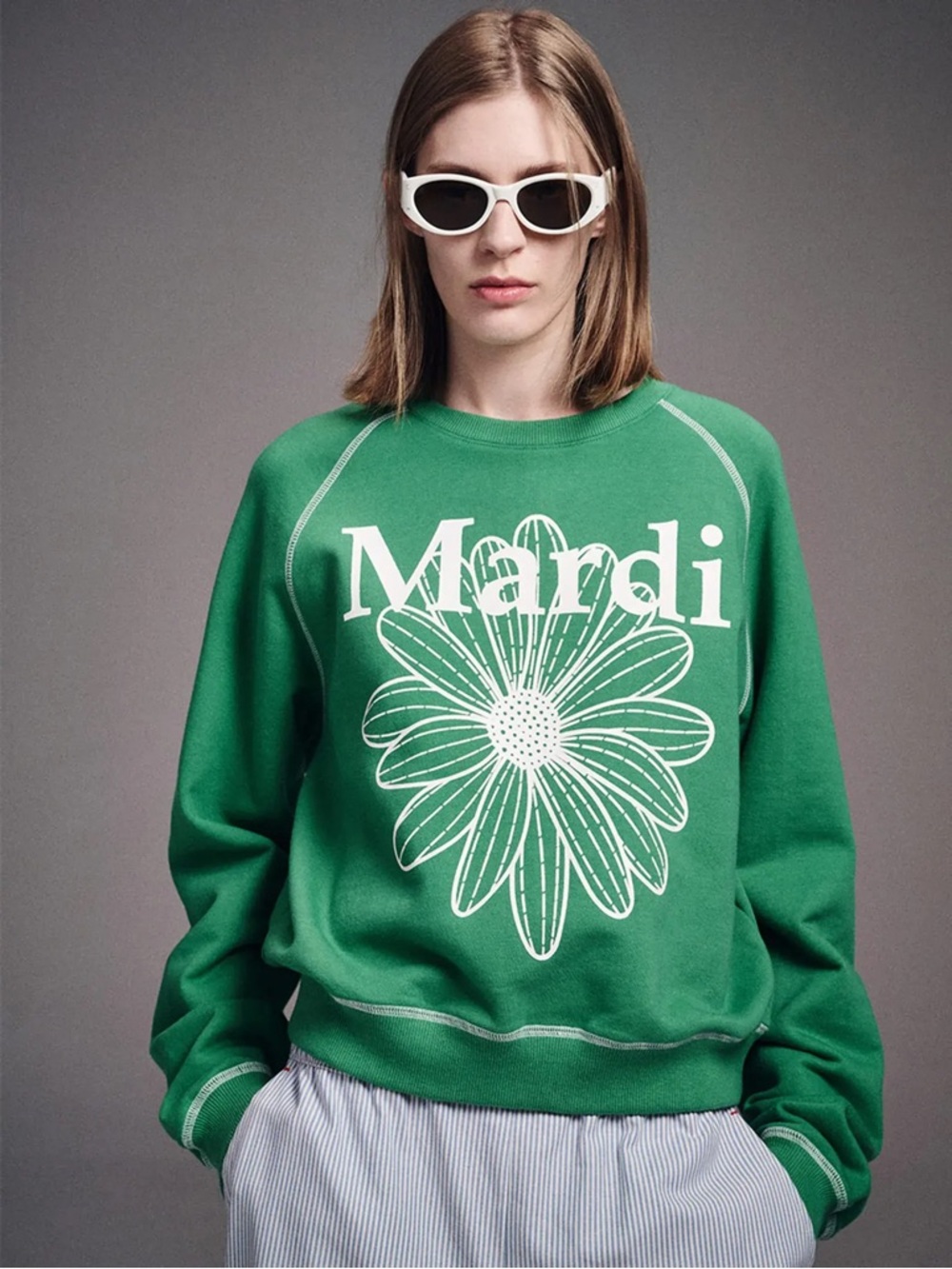 Mardi Mercredi Flower Mardi Cropped Raglan Crewneck Sweatshirt